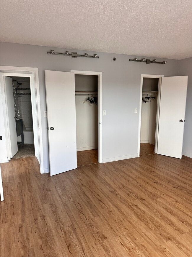 Photo - 300 Lynn Shore Dr Unit # 908