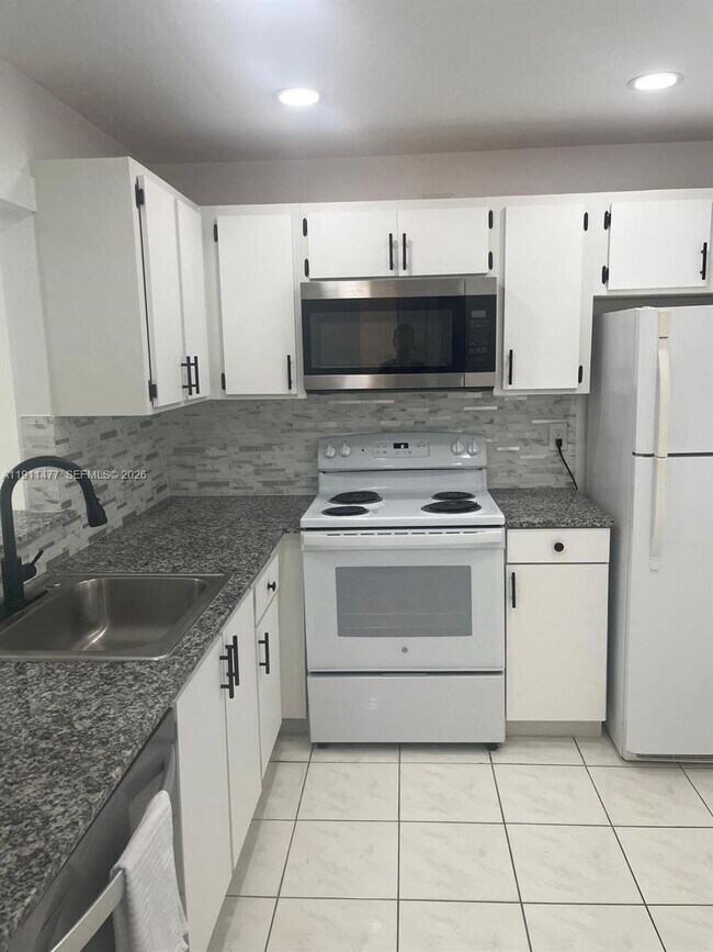 Photo - 3550 NE 169th St Unit 403