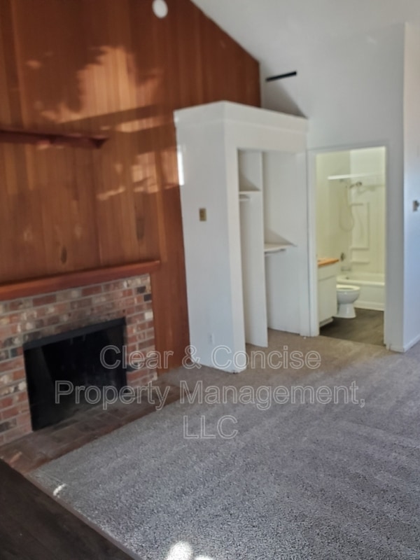 Building Photo - 411 W 15th Ave Unit 3