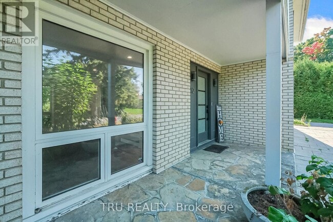 Photo - 12 Apache Crescent