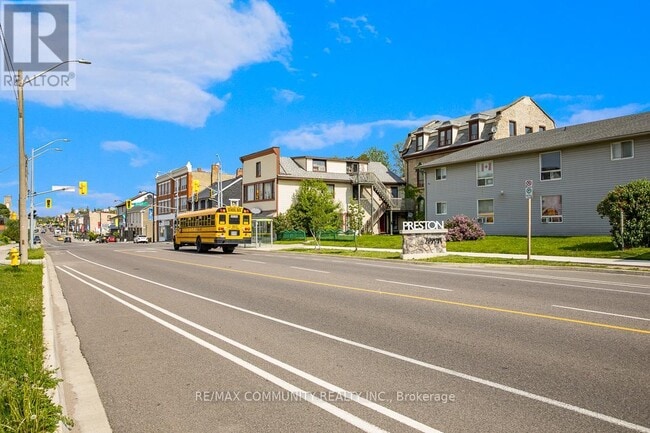 Photo - 1130 King St E Unit 1