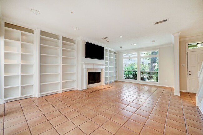 Photo - Large Townhome in River Oaks