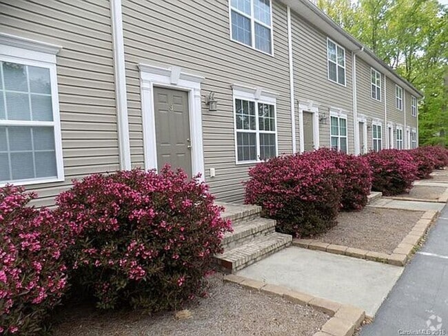 Building Photo - Townhouse Rental-Fletcher, NC