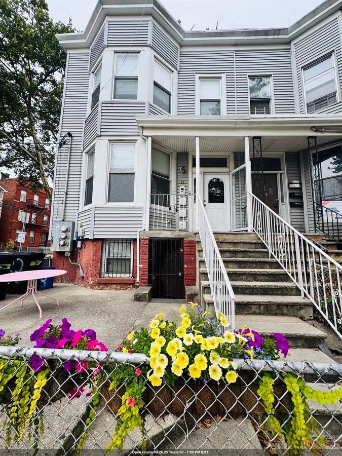 Photo - 33 Arlington Ave Unidad B Rental