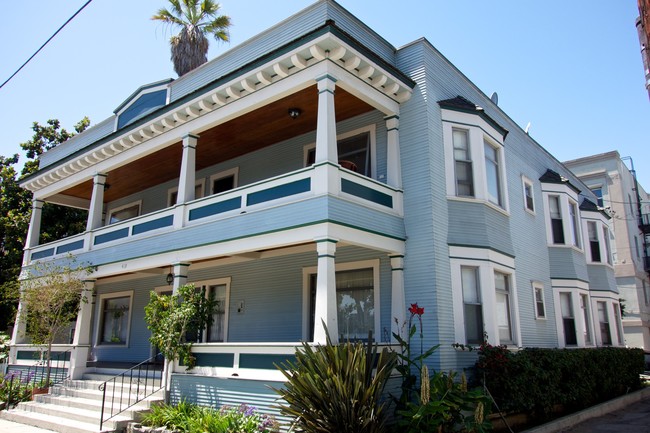 Building Photo - 419 Cedar Ave