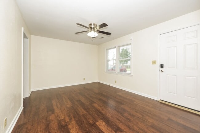 Photo - 702 Couch St