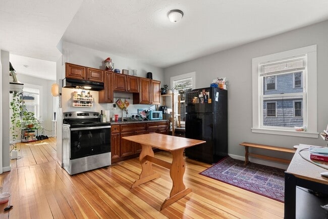 Building Photo - 170 Allston St Unit 2