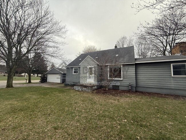 Photo - 1585 Wilson Ave SW