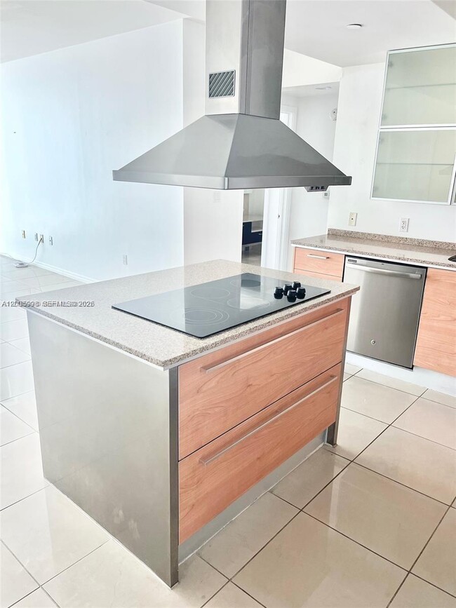 Photo - 218 SE 14th St Unit 903