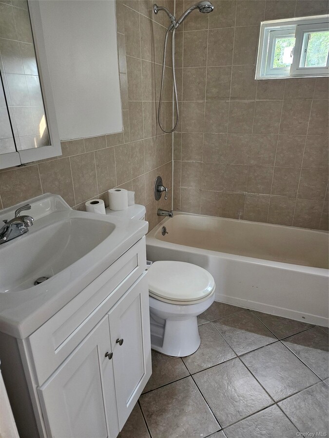 Photo - 144-24 223rd St
