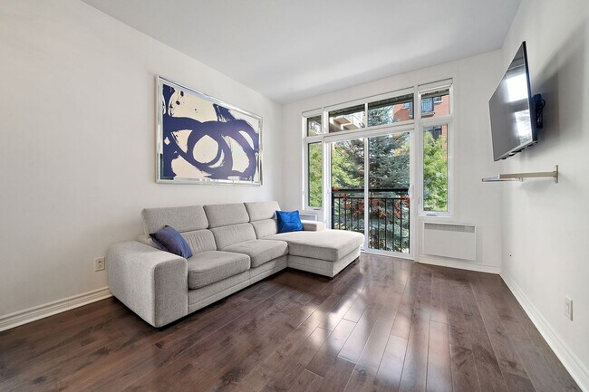 Photo - 2284 Rue Victoria Unit 3