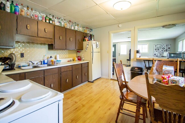 Photo - PRELEASING for AUGUST! Close to Campus