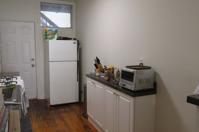 Photo - 719 W Roscoe St