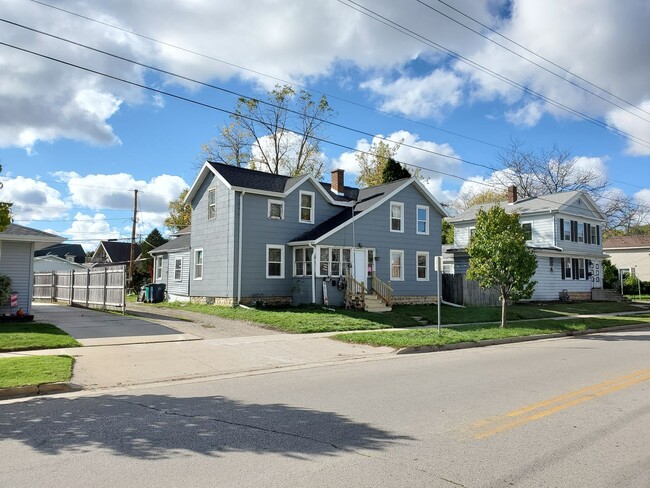 Building Photo - 220 4th St Unit 220 - East