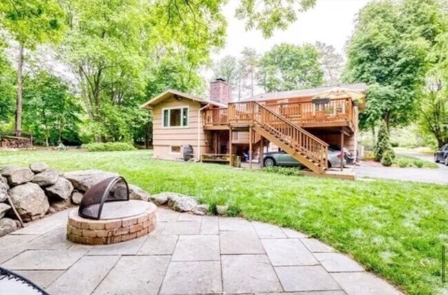 Photo - 18 Winchester Dr