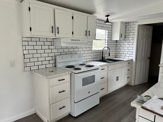 Photo - 3-bed/2-bath on 1 acre!