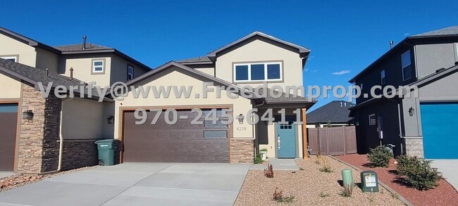 Building Photo - Just Like New!! Great 3 bedroom 2.5 Bath duplex