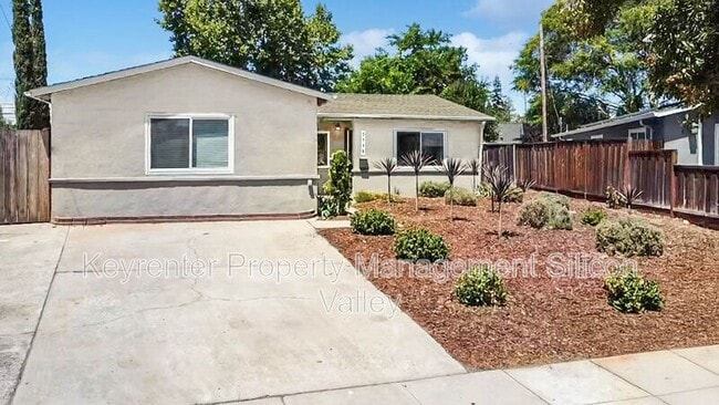 Building Photo - 3115 Calzar Dr Rental