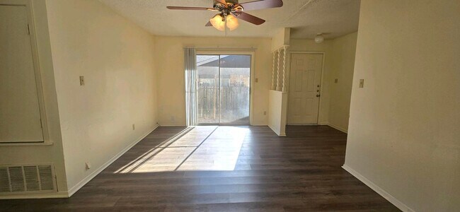Photo - AVAILABLE! 2 Bedroom 2 Bath in Longview!