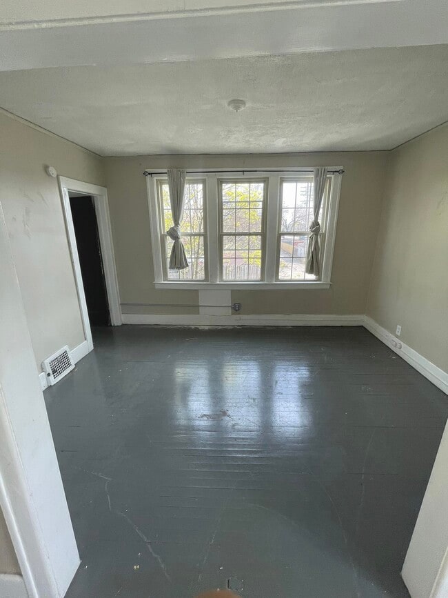 Building Photo - 6720 Regular St Unit 6724