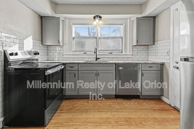 Photo - 419 W Iroquois Rd