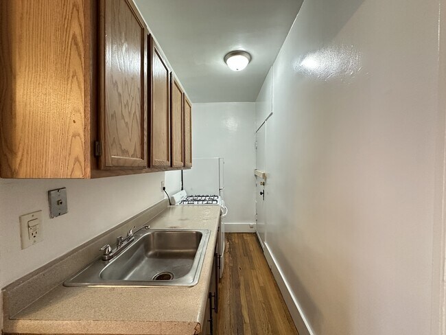 Photo - 850 W Cornelia Ave Unit A4