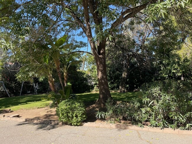 Building Photo - 2-Story 2BR 1.75 BA Duplex