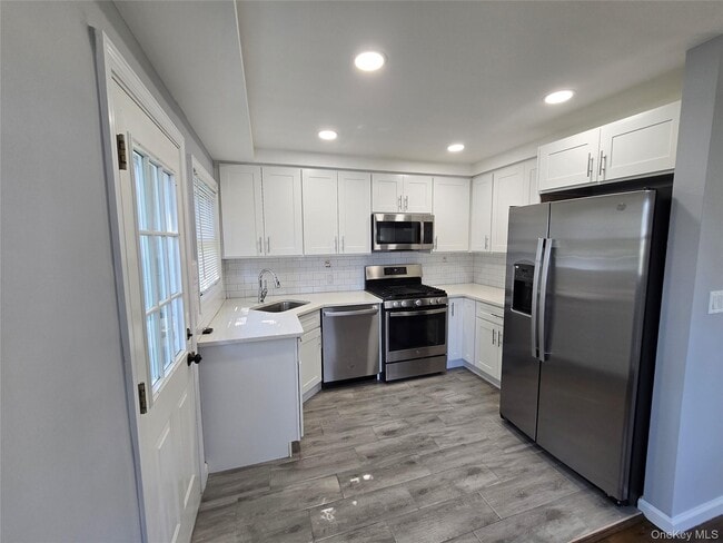 Photo - 754 Park Ln S