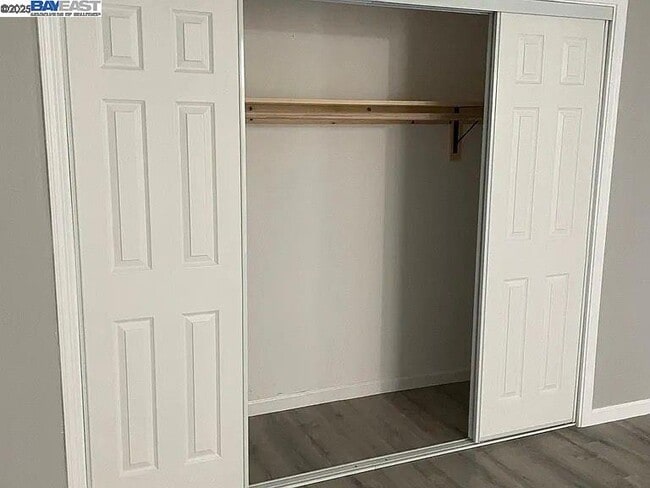 Photo - 1285 Russell Way