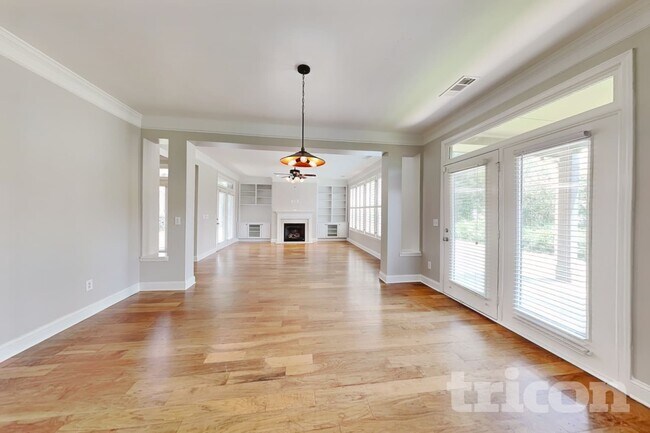 Photo - 4384 Challedon Dr