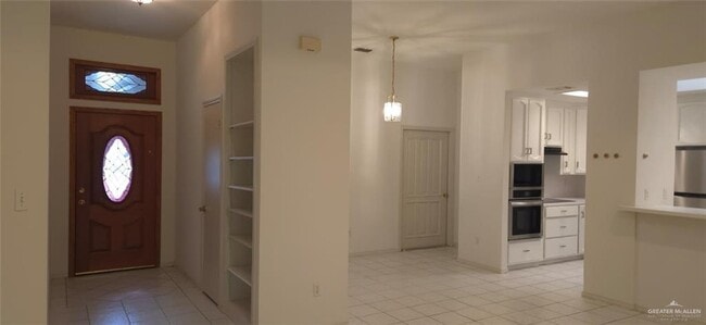 Photo - 11 Jasmine Ave W