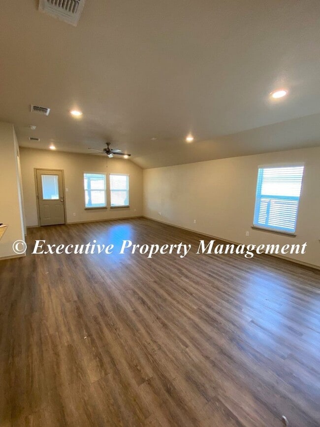 Photo - 1781 Dryden Ave