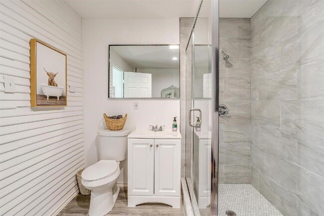 Photo - Renovated Garage Apartment Steps Off Camp ... Unit B