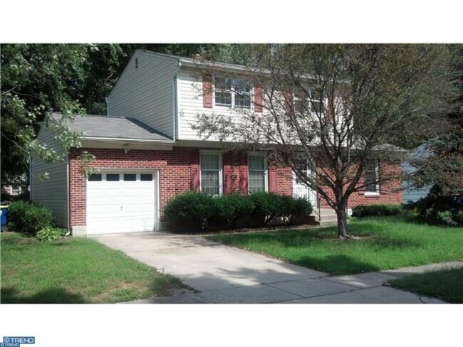 Building Photo - 4 Bedroom Rental