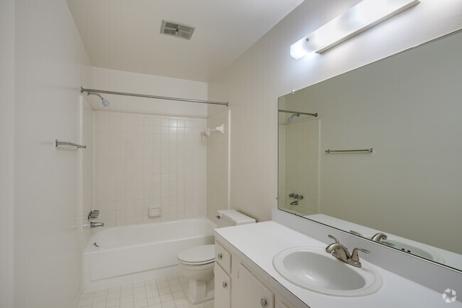 1BR, 1BA - 840SF - Bathroom - The Pines