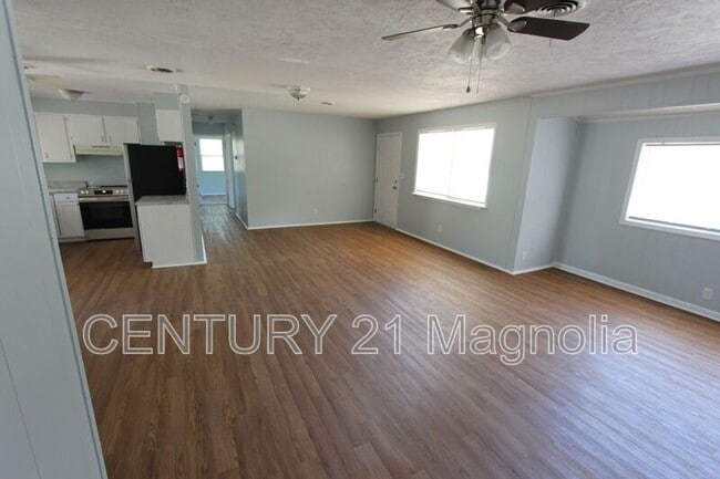 Photo - 2071 Fernwood Cir