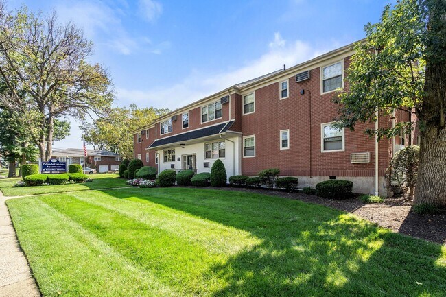 Palisade Gardens Apartments