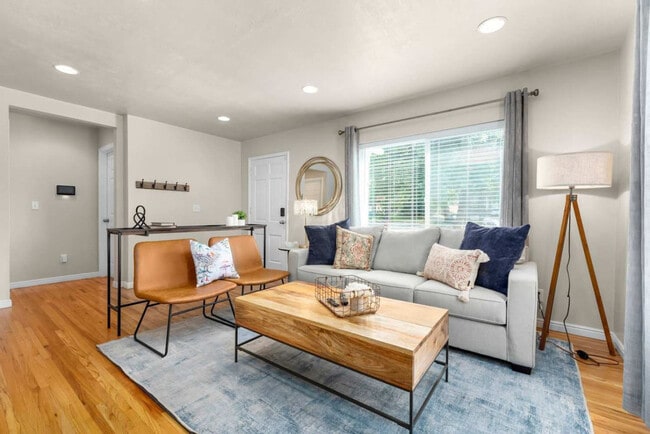 Photo - 2978 S Imperial St Unidad ID1249881P