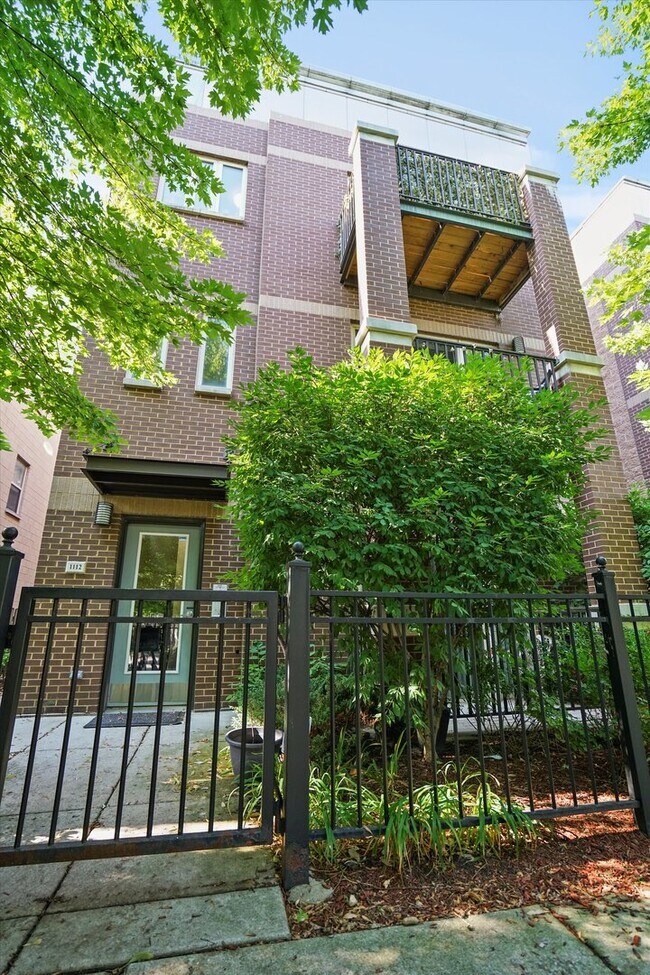 Photo - 1112 W Washburne Ave Unit 301