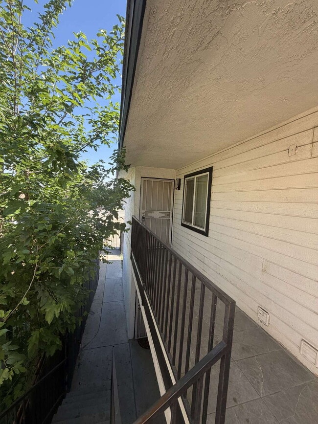 Photo - Spacious 3 Bed / 1 Bath Apartment with Open Layout & In-Unit Laundry Unit D