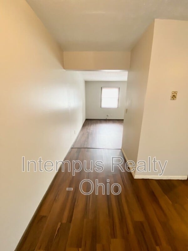 Photo - 718 W Light St