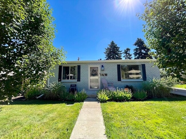 Building Photo - Amazing Littleton Bungalow Rental