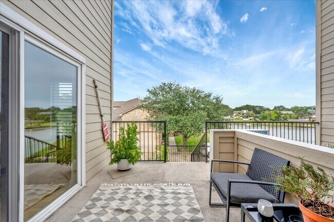 Photo - 1907 Glencove Dr