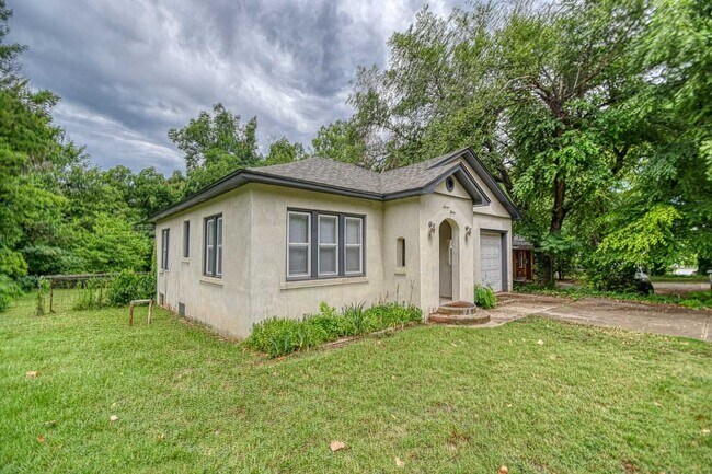 Photo - Newly Remodeled Campus Property! Lawn Care...