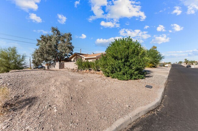 1099 Pueblo Dr