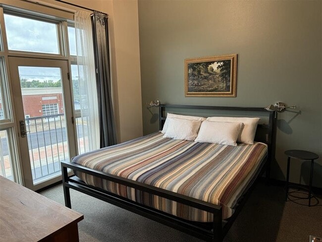 Merchant Flats on 8th - Utilities Included!
