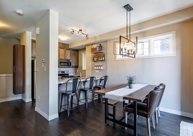 Photo - Gorgeous TownHouse in Ancaster