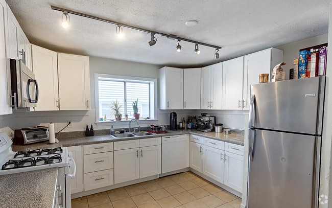Building Photo - 99 Marion St Unit 1 Rental