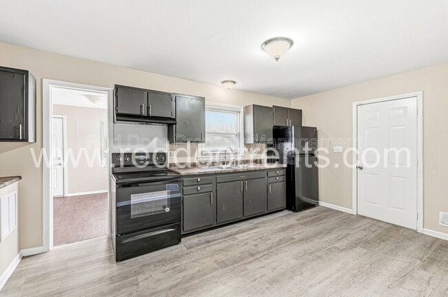 Photo - 5563 E 34th St