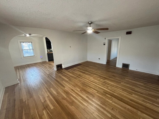 Photo - 635 N Chautauqua Ave